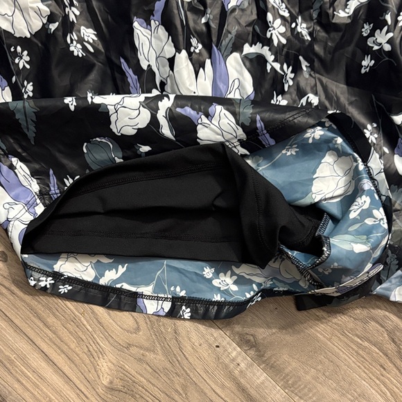 Jessica Simpson Black and White Floral Athletic Shorts - Picture 4 of 5